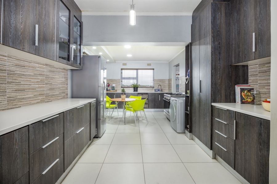 4 Bedroom Property for Sale in Amandelsig Western Cape